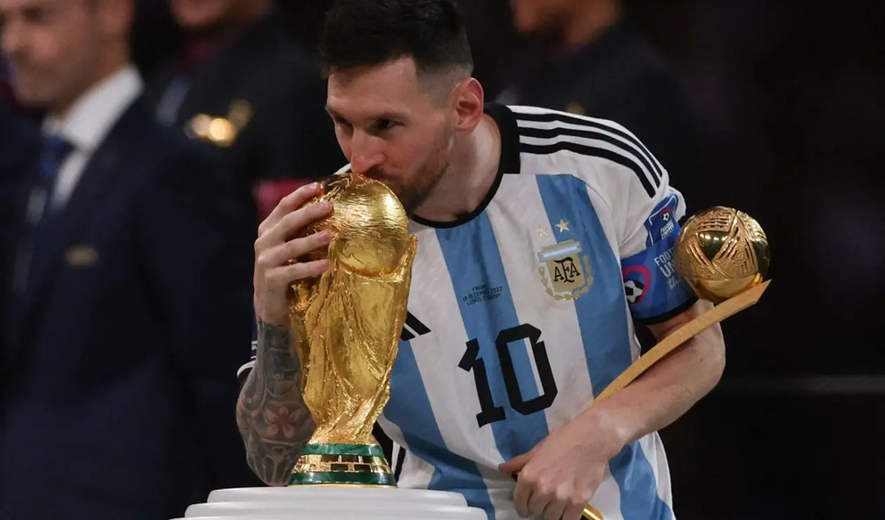 Messi celebrando su primer mundial de Qatar 2022