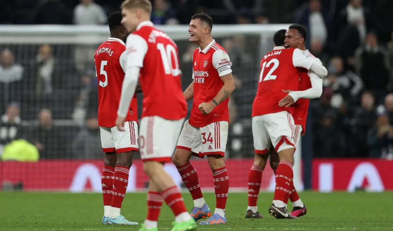 Arsenal quedaría a cinco puntos del Manchester City si le gana al United