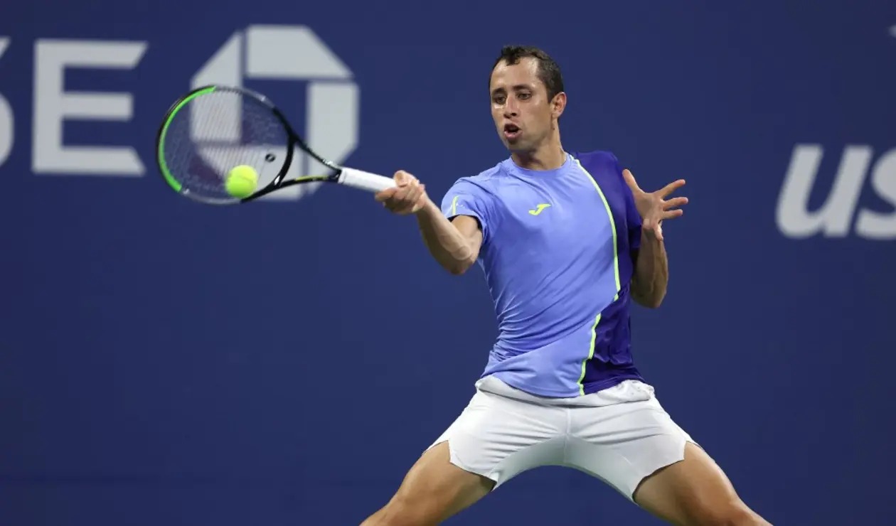 Daniel Galán ante Stefano Tsitsipas en el US Open