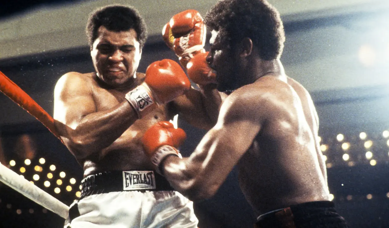 1. Muhammad Ali (Cassius Clay). Nació el 17 de enero de 1942 en Louisville, Kentucky (EE.UU.). Se retiró el 11 de diciembre de 1981. Falleció el 3 de junio de 2016. Tiene un récord de 56 victorias (37 nocauts), cinco derrotas. Realizó 19 defensas.