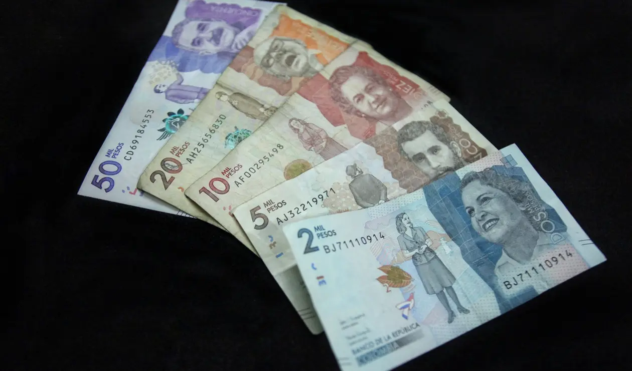 Billetes / Pesos colombianos / Dinero / Plata / Peso Colombiano / Pesos