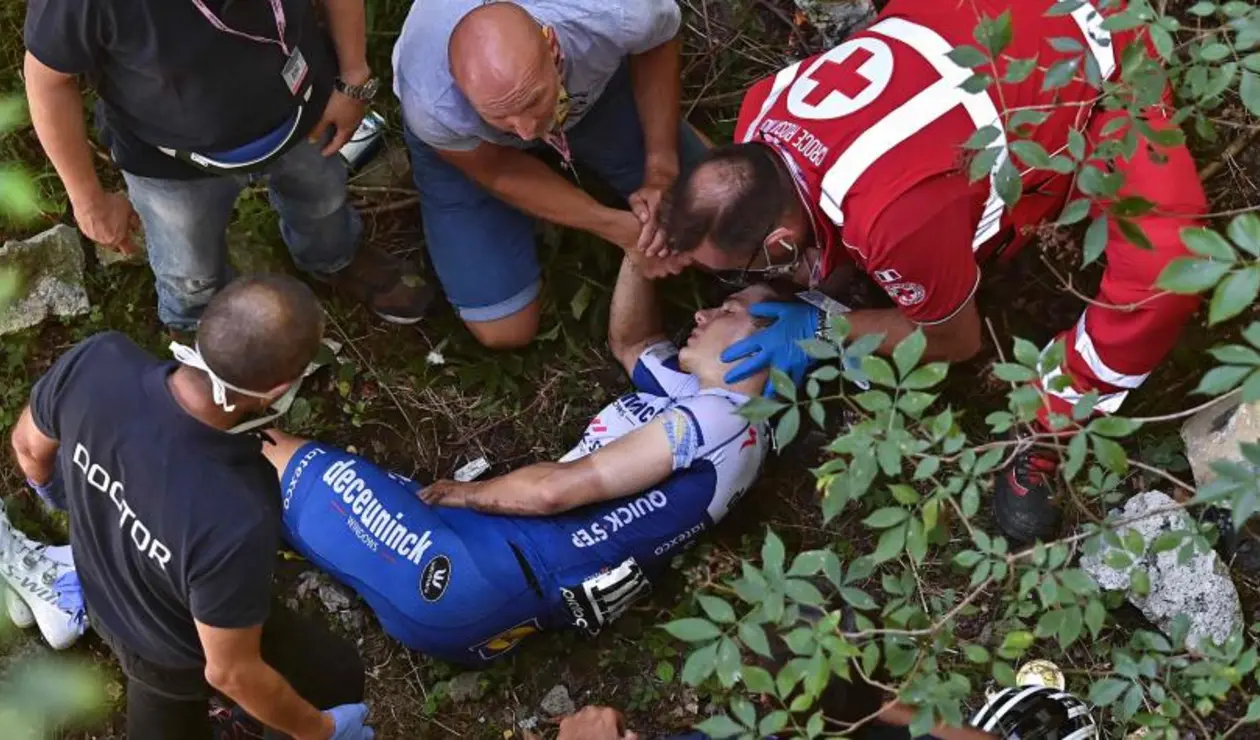 Evenepoel sufrió fuerte caída en Lombardía