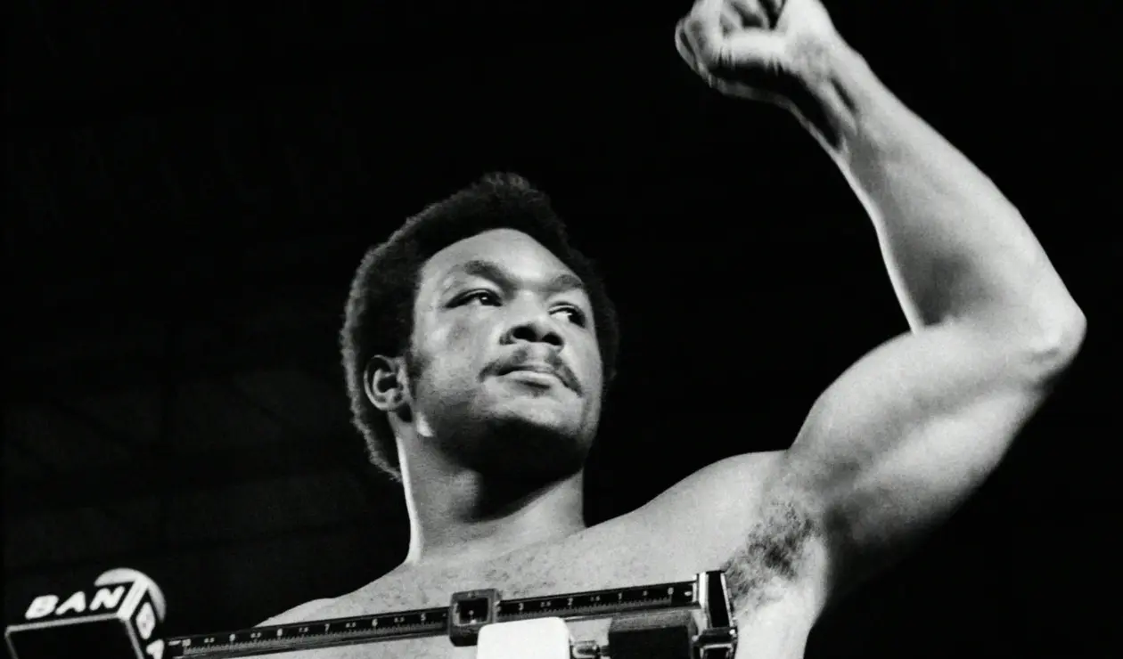 7. George Foreman. Nació el 10 de enero de 1949 en Marshall, Texas (EE.UU.). Se retiró el 22 de noviembre de 1997. Tiene un récord de 76 victorias (68 nocauts), cinco derrotas. Realizó cinco defensas.