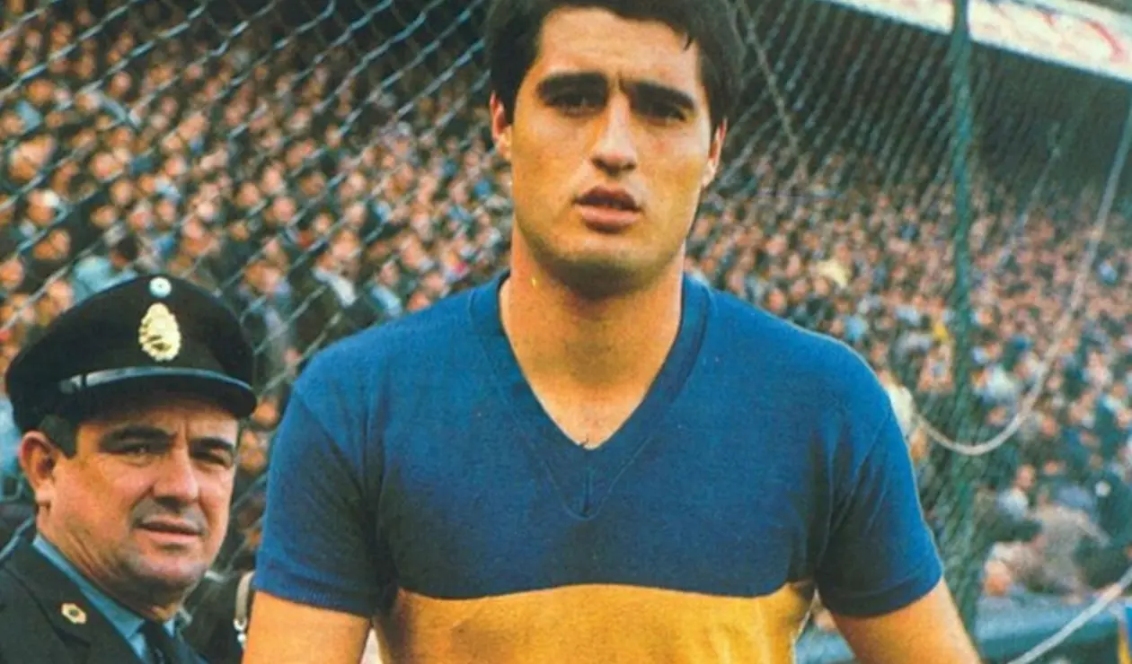 7. Ángel Clemente Rojas. Debutó en primera en 1963 y en su momento llegó a ser comparado con Pelé. Es claro que volvía locos a los defensores con su quiebre de cintura. Conquistó cinco títulos y marcó 79 goles.