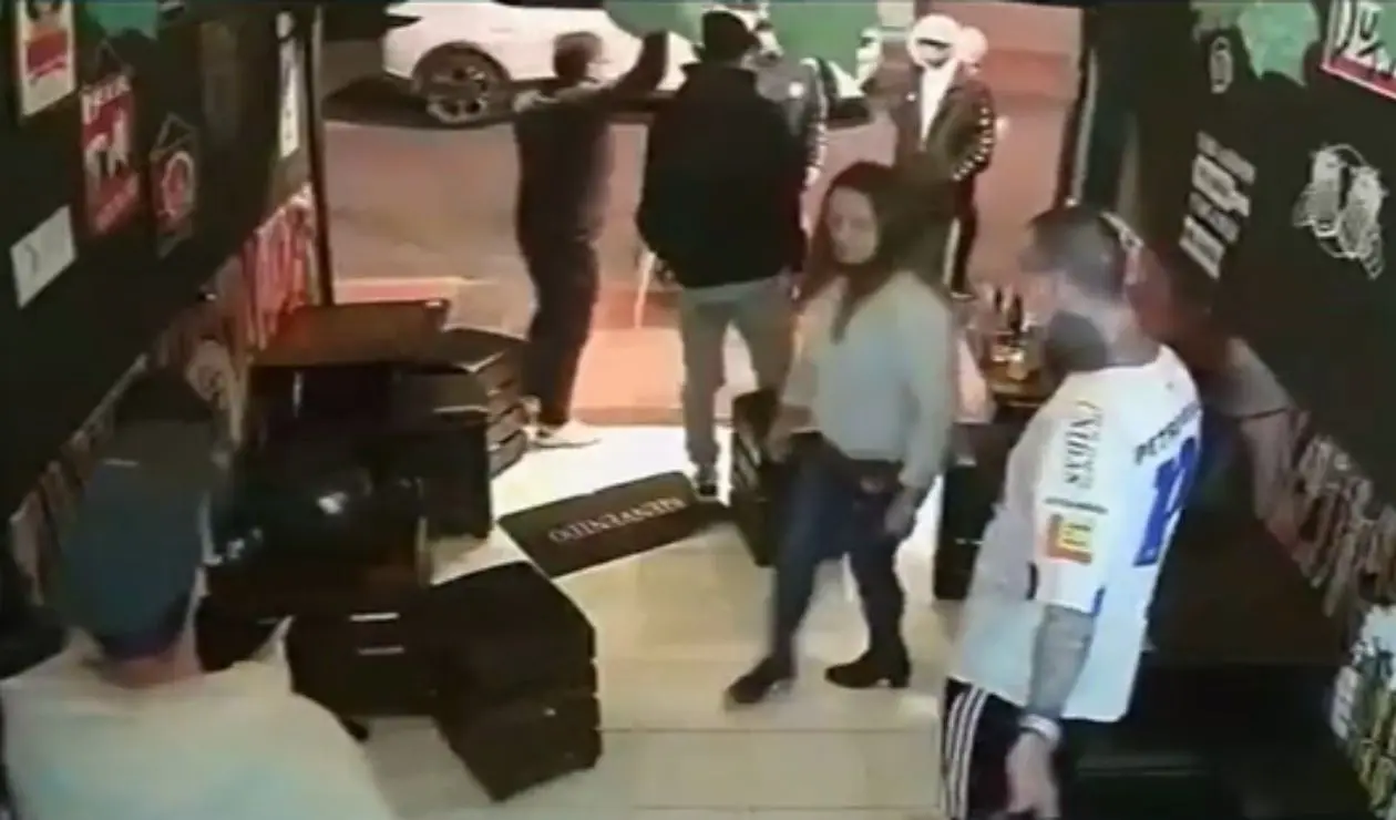 Ataque de hinchas de Santa Fe a otros de Milonarios