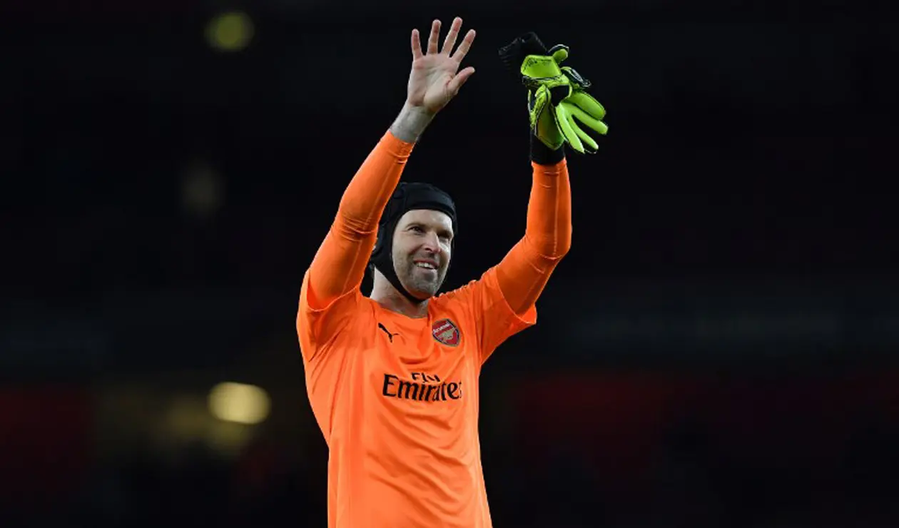 Chelsea ficharía a Peter Cech para reemplazar a Thibaut Courtois