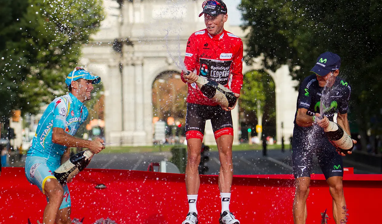 Vincenzo Nibali, Chris Horner y Alejandro Valverde, el 15 de septiembre de 2013 en Madrid, al término de la Vuelta a España