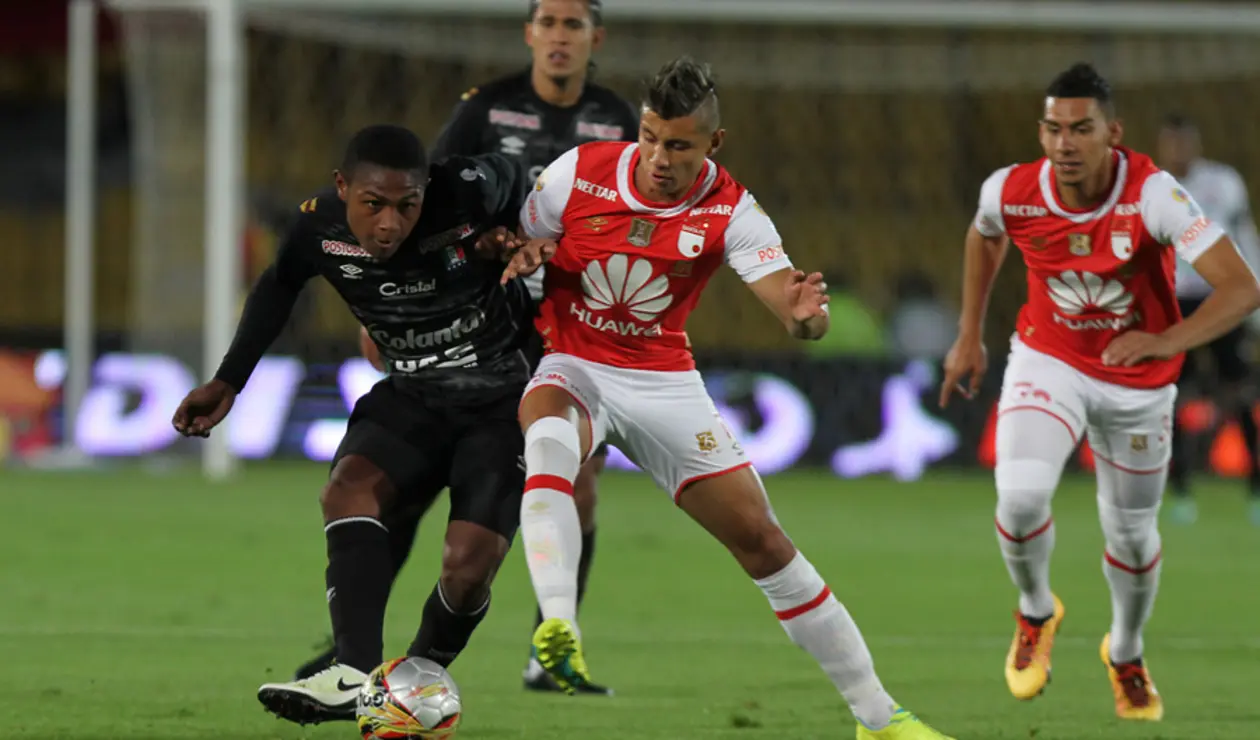 Jesús Marimón y Juan Daniel Roa en un duelo entre Once Caldas y Santa Fe en el 2016