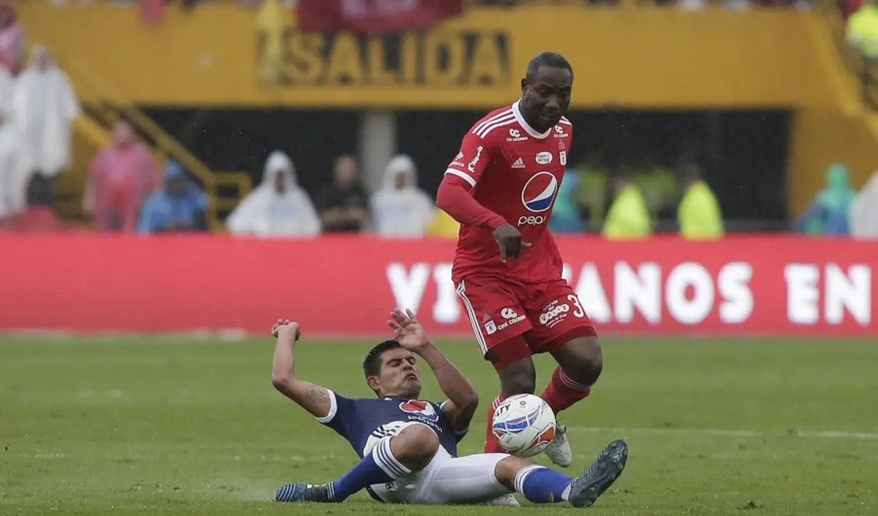 Macalister Silva y Avimiled Rivas en un juego entre Millonarios y América