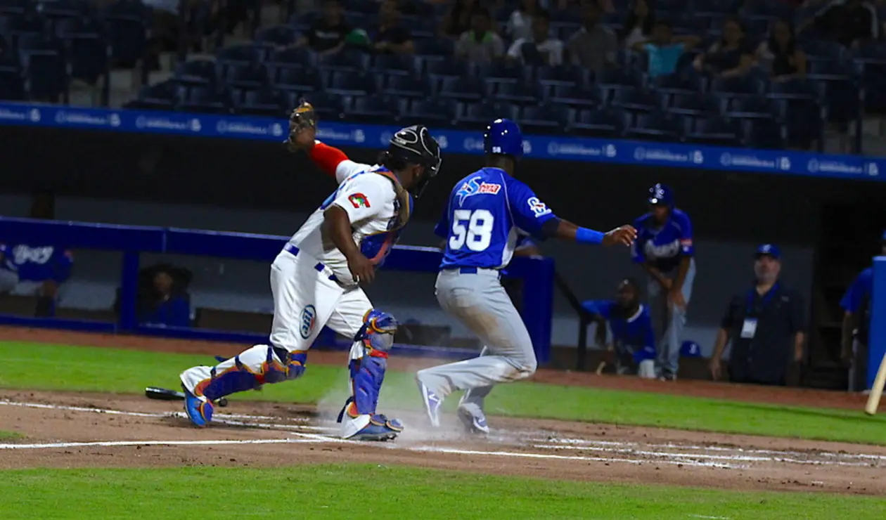 Tigres de Licey impuso su condición de favorito en las dos confrontaciones ante Caimanes