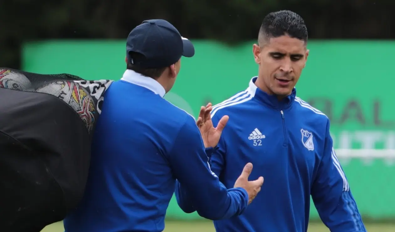 Daniel Cataño con la camiseta de Millonarios