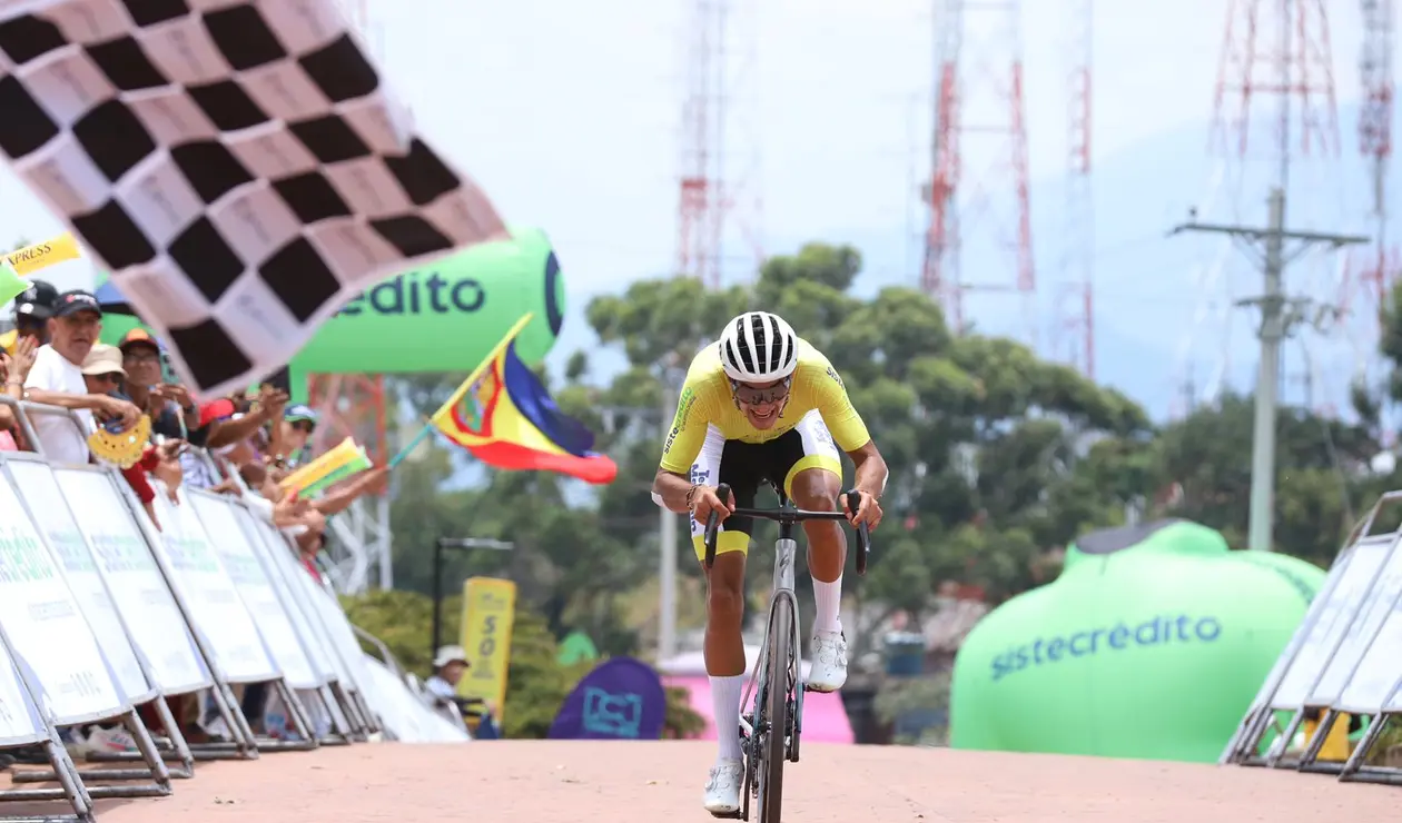 Diego Camargo del Team Medellín, ganador del clásico RCN 2025