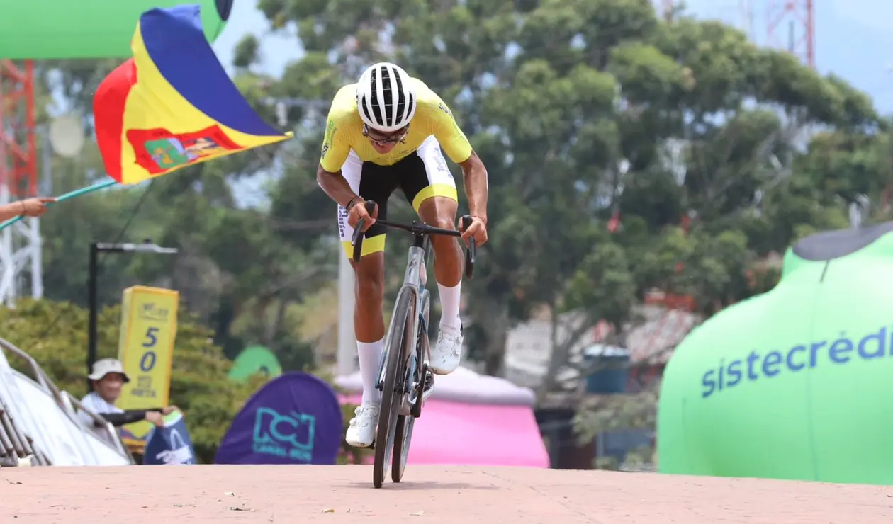 Diego Camargo del Team Medellín, ganador del clásico RCN 2025