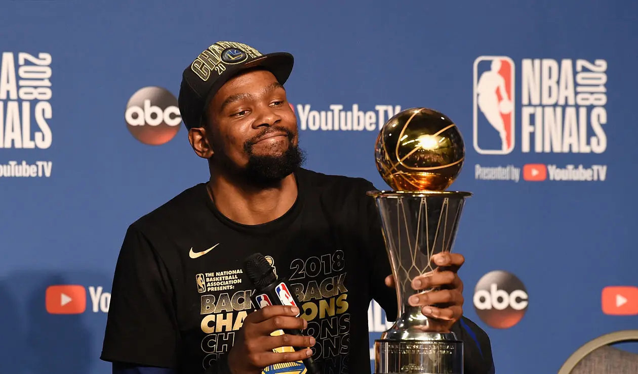 Kevin Durant, alero de los Warriors de Golden State, en conferencia de prensa - Foto: AFP 
