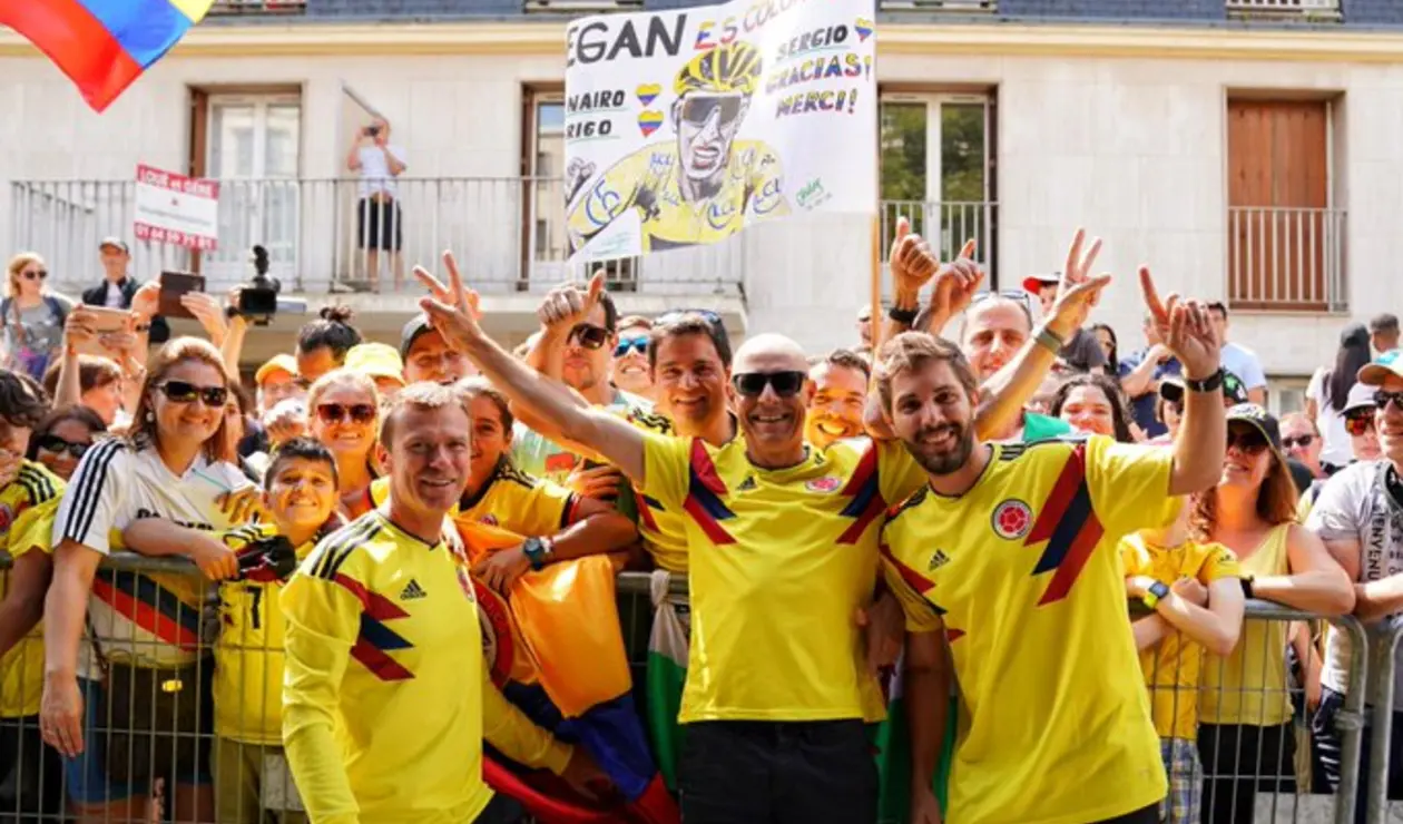 Tour de Francia - Egan Bernal, paseo por Los Campos Elíseos 