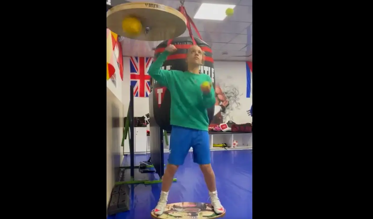 Entrenamiento de niña UFC