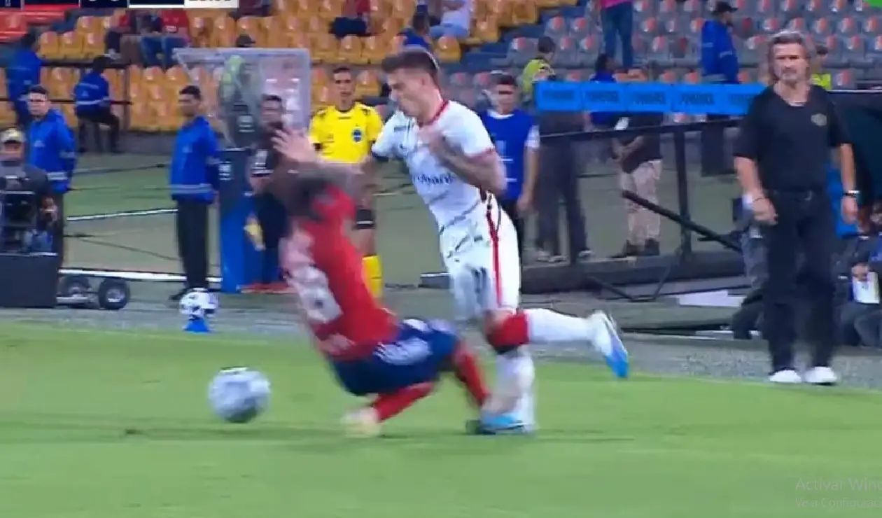 Expulsión de Cetré en Medellín vs San Lorenzo