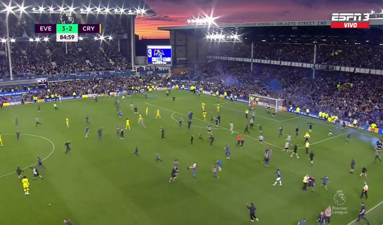 Invasión de la cancha hinchas de Everton
