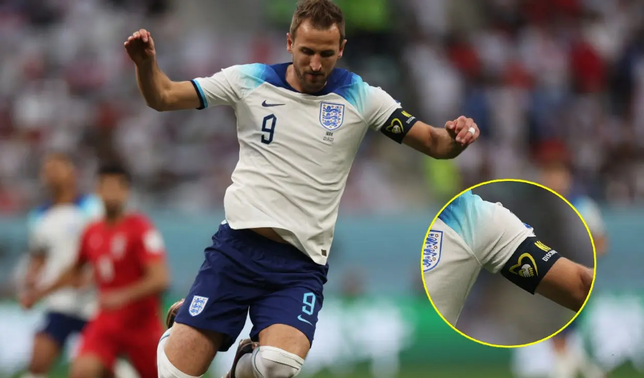 Harry Kane y brazalete de capitán utilizado para el Mundial de Qatar