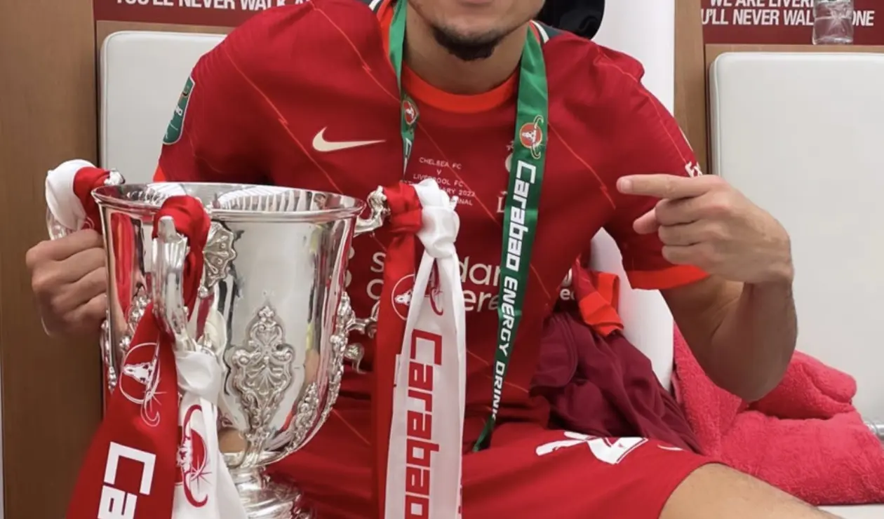 Captura de Luis Díaz celebrando el título de la Carabao Cup