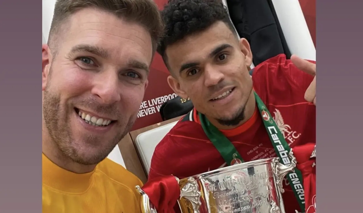 Captura de Luis Díaz celebrando el título de la Carabao Cup