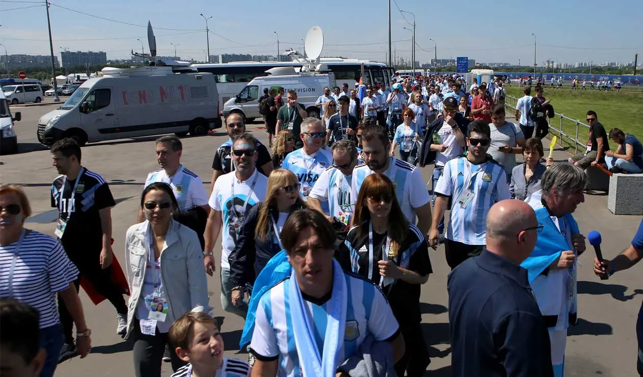 Hinchas de Argentina antes del partido ante Islandia en el Mundial