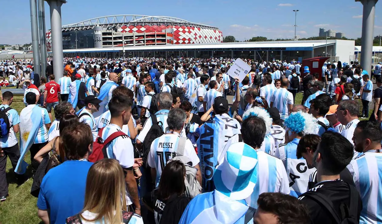 Hinchas de Argentina antes del partido ante Islandia en el Mundial