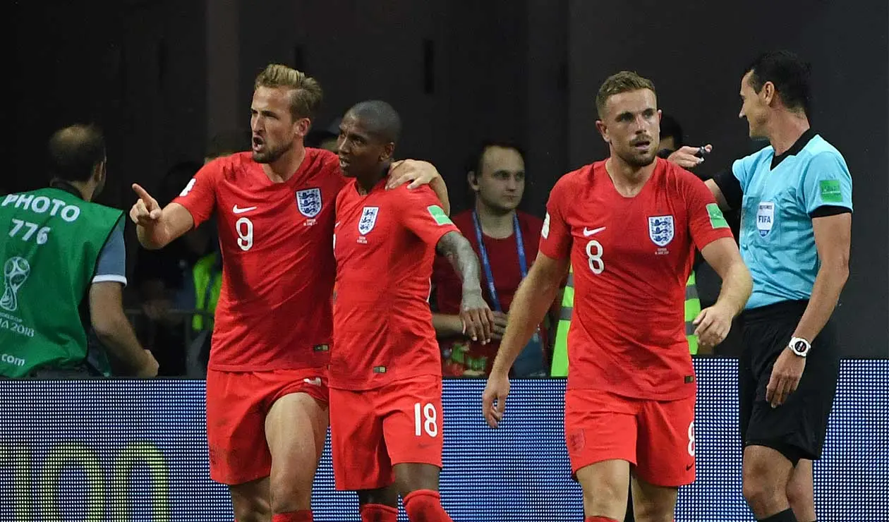 Harry Kane celebra el primer de Inglaterra ante Túnez