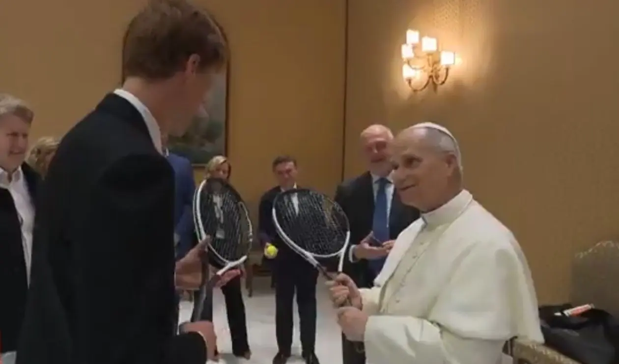 Jannik Sinner y papa León XIV