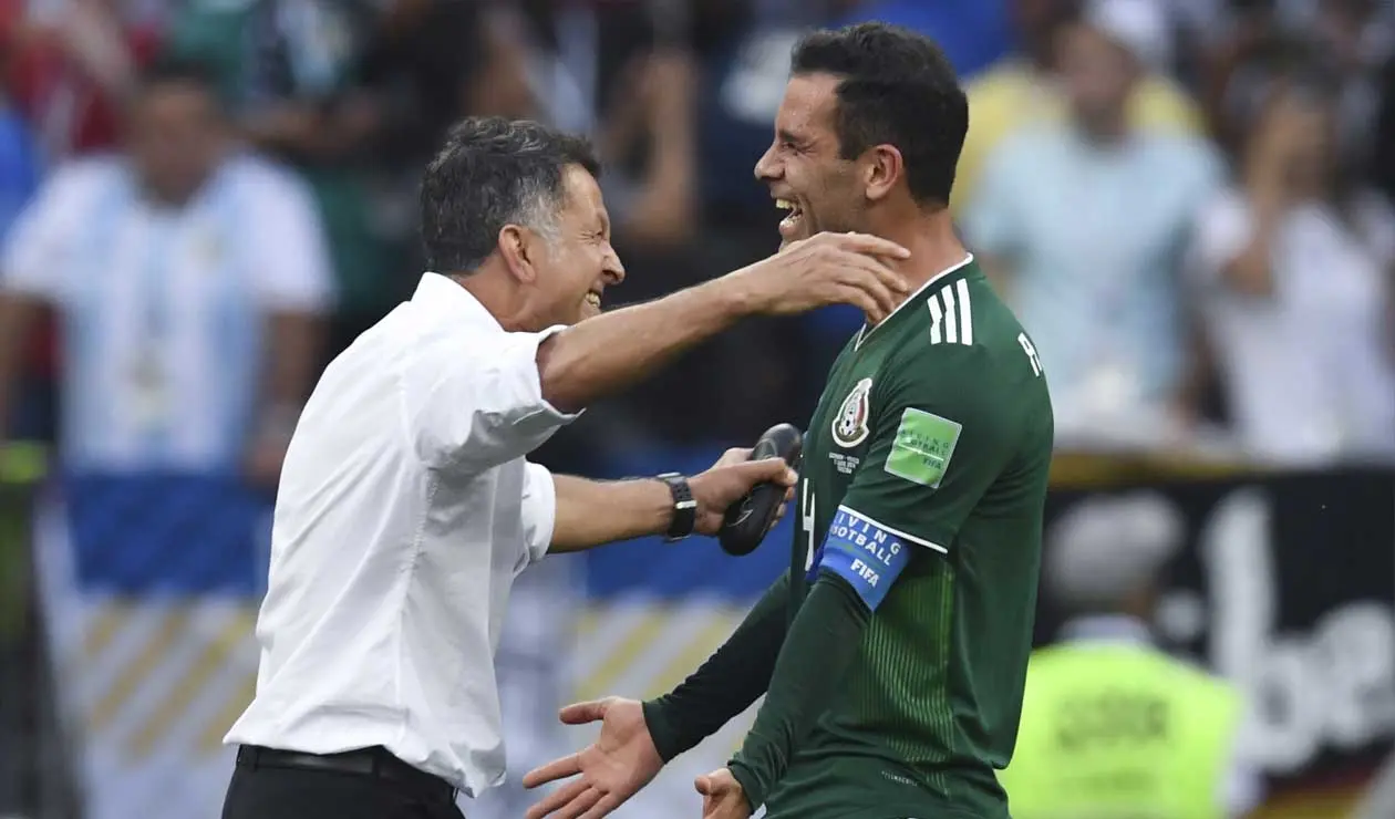 Juan Carlos Osorio celebrando el triunfo de México sobre Alemania
