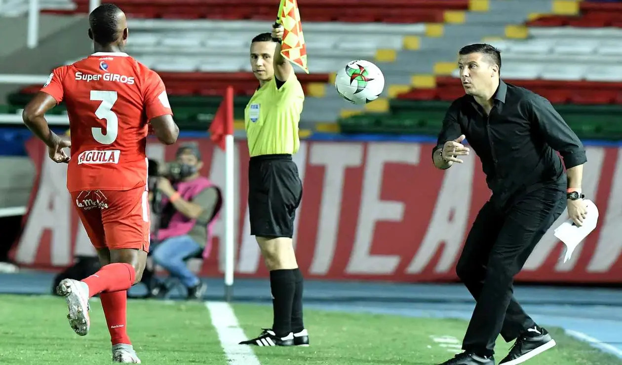 Juan Cruz Real, técnico argentino