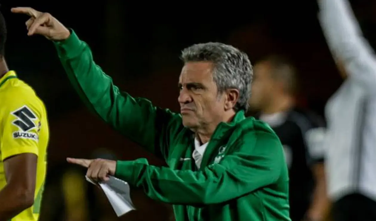Juan Manuel Lillo en su etapa como técnico de Atlético Nacional