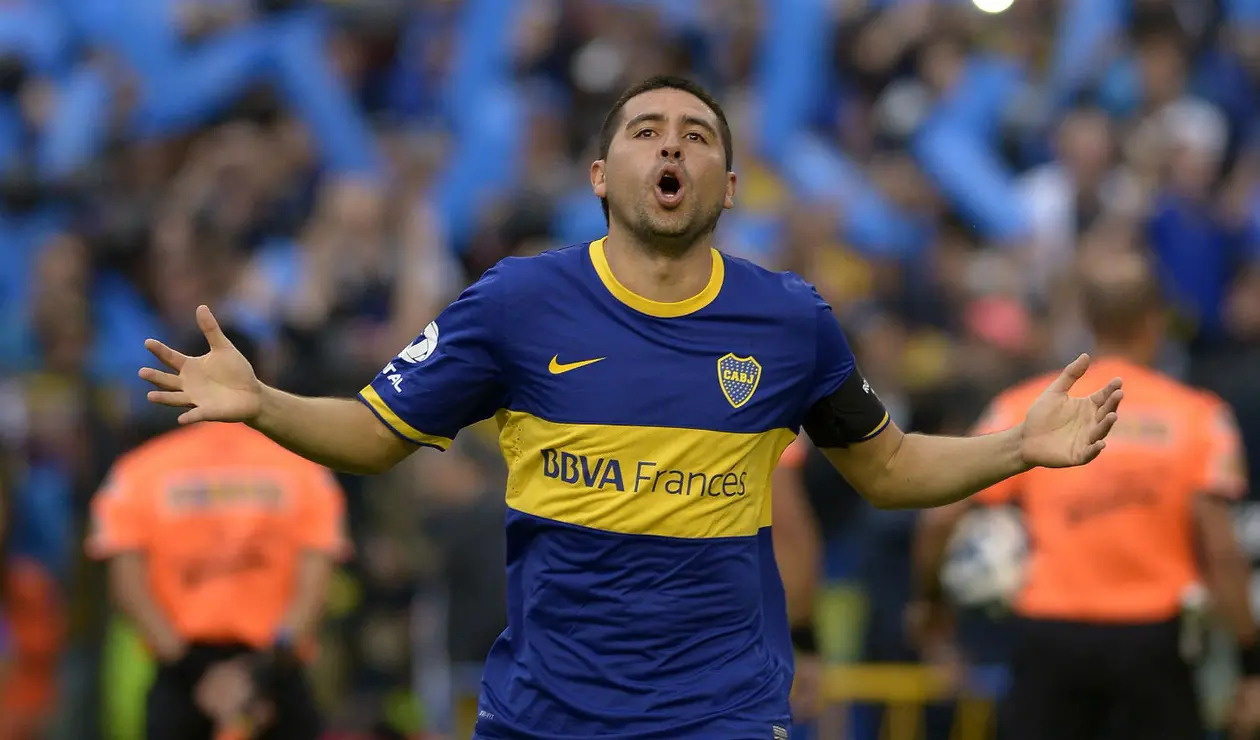 1. Juan Román Riquelme. Es considerado el jugador más determinante en la historia del club. Desde 1996, cuando debutó en 1996, jamás dejó de crecer. Carlos Bianchi explotó lo mejor del jugador al ubicarlo para ser el mejor en la cancha. Seguramente el hincha estará eternamente agradecido con el jugador por todo lo que le brindó.