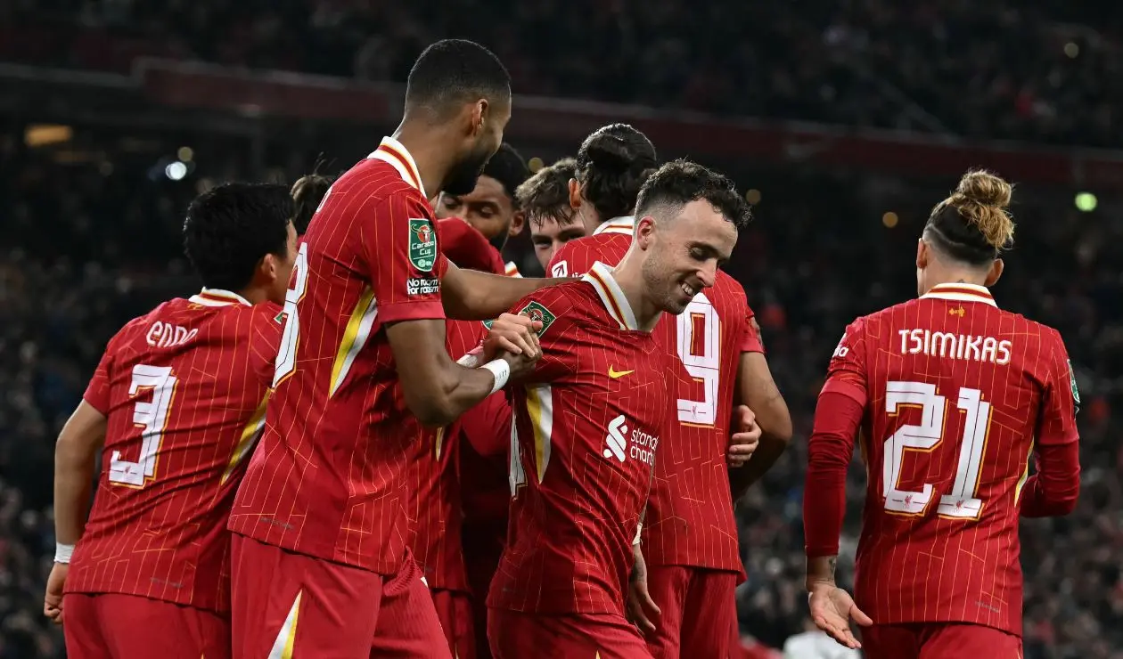 Jugadores de Liverpool celebrando un gol