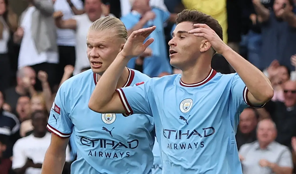 Julian Alvarez y Erling Haaland en el Manchester City