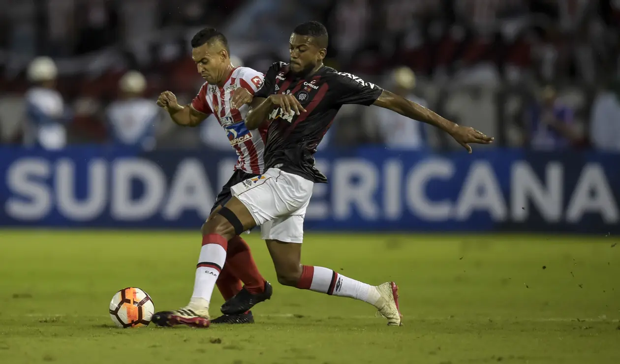 Junior vs Paranaense