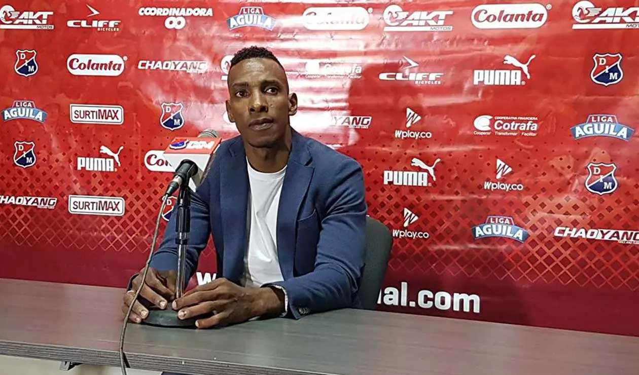 Luis Amaranto Perea, técnico de Leones, en su primera partido desde el banco en la Liga Águila