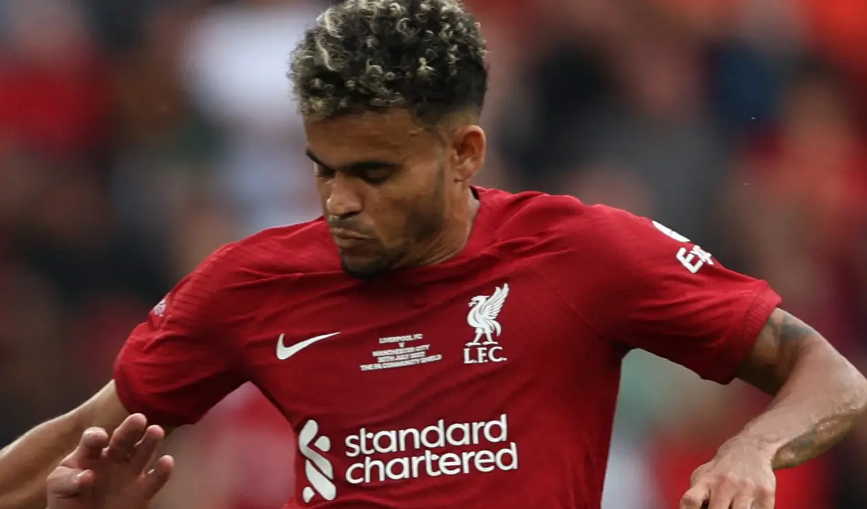 Luis Dáz en un partido del Liverpool en la temporada
