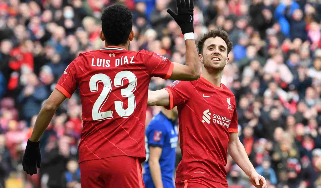 Luis Díaz durante su debut con el Liverpool