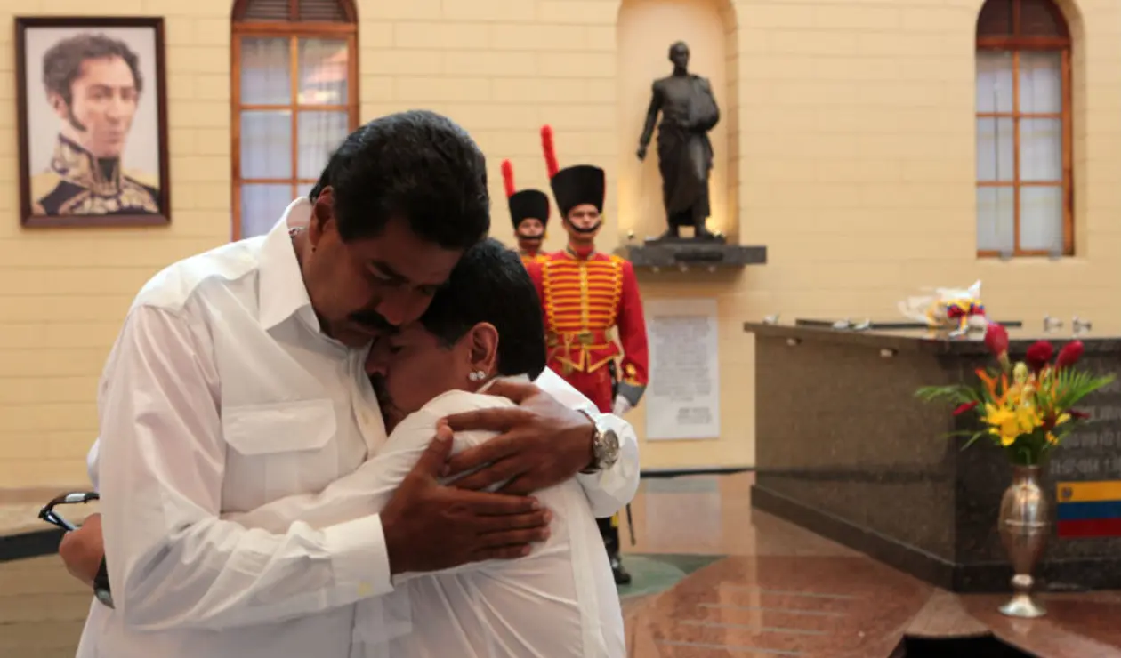 Nicolás Maduro y Diego Armando Maradona.