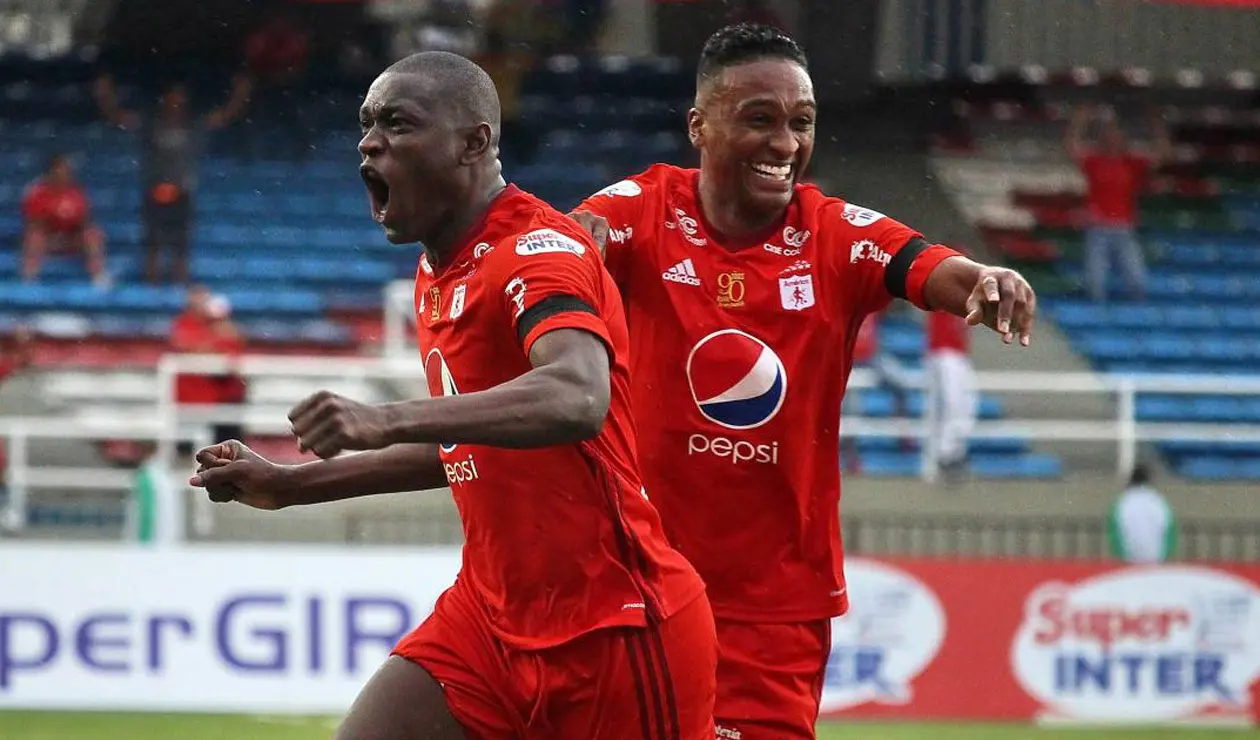 Martínez Borja e Iván Vélez jugando con el América de Cali