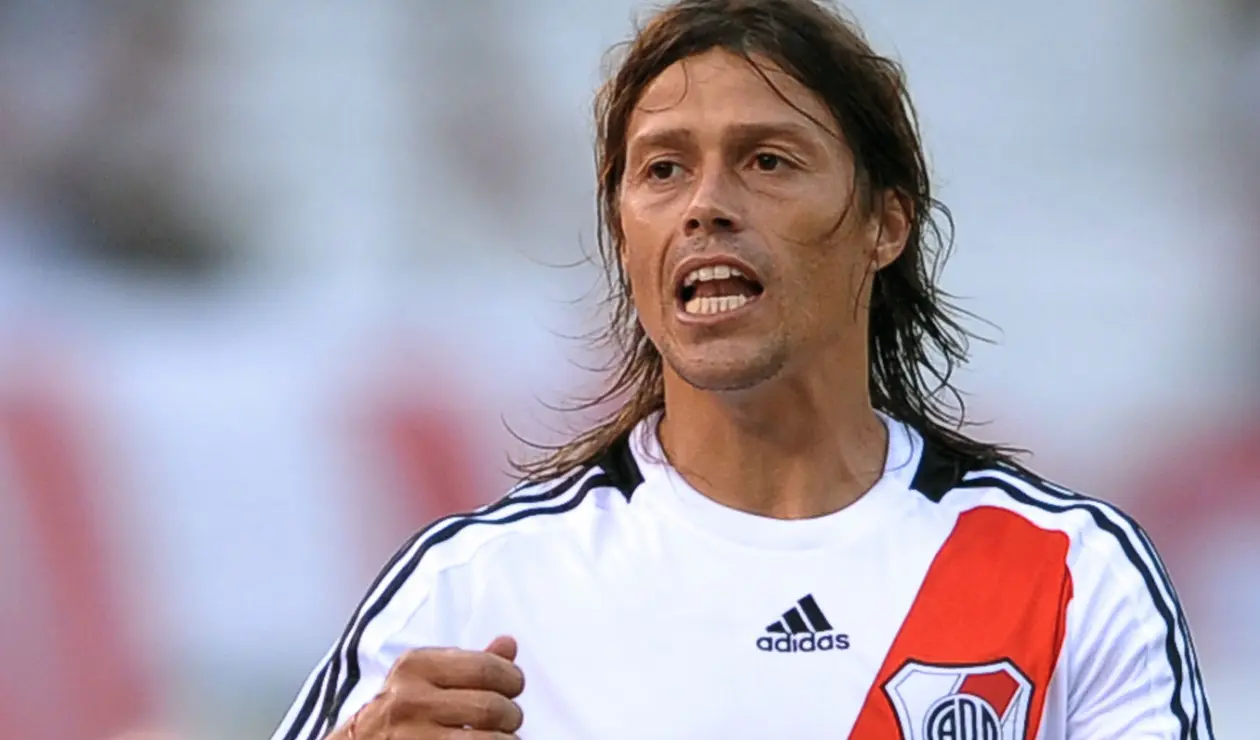 7. Matías Almeyda. Surgió en las inferiores del club. Ganó tres títulos locales y la Copa Libertadores de 1996. Como técnico, el ‘peludo’ ayudó al retorno del club a primera división.