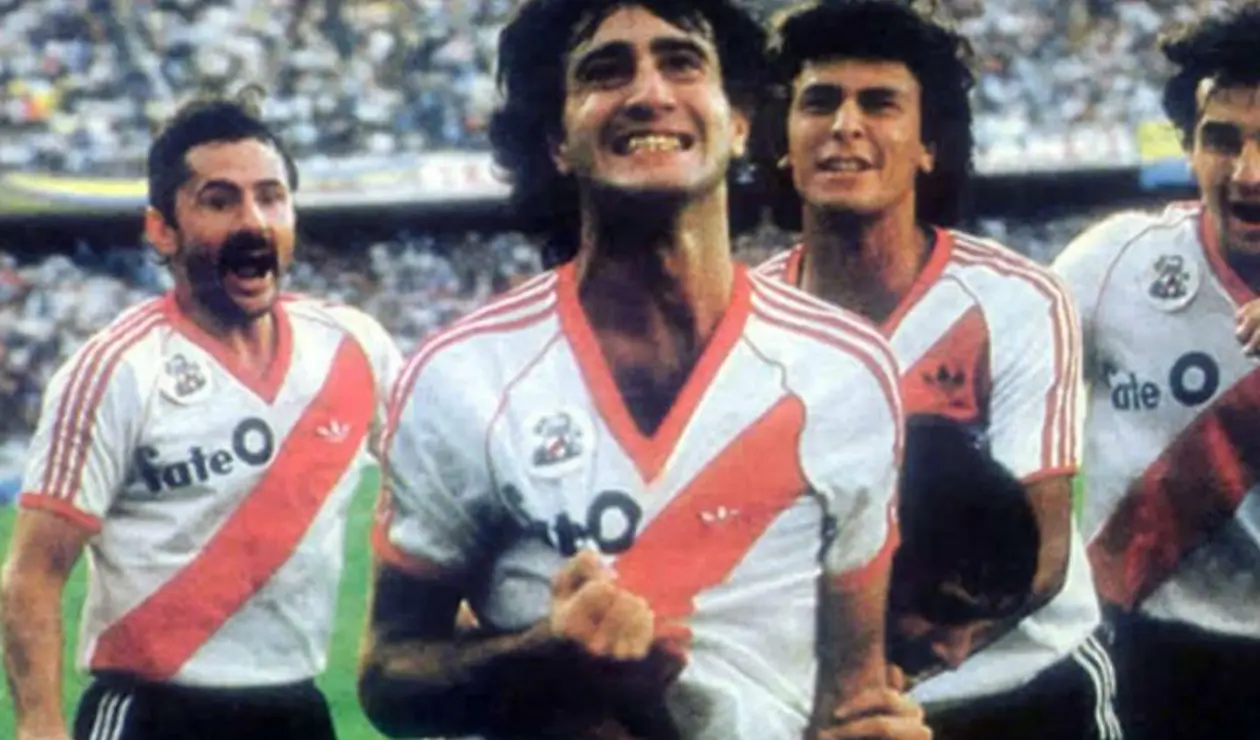 4. Norberto Alonso. Debutó en 1971 y estuvo hasta 1976. Hizo parte del equipo que acabó con la mala racha de 18 años sin campeonatos. Se retiró a lo grande y dar la vuelta en la Bombonera. 