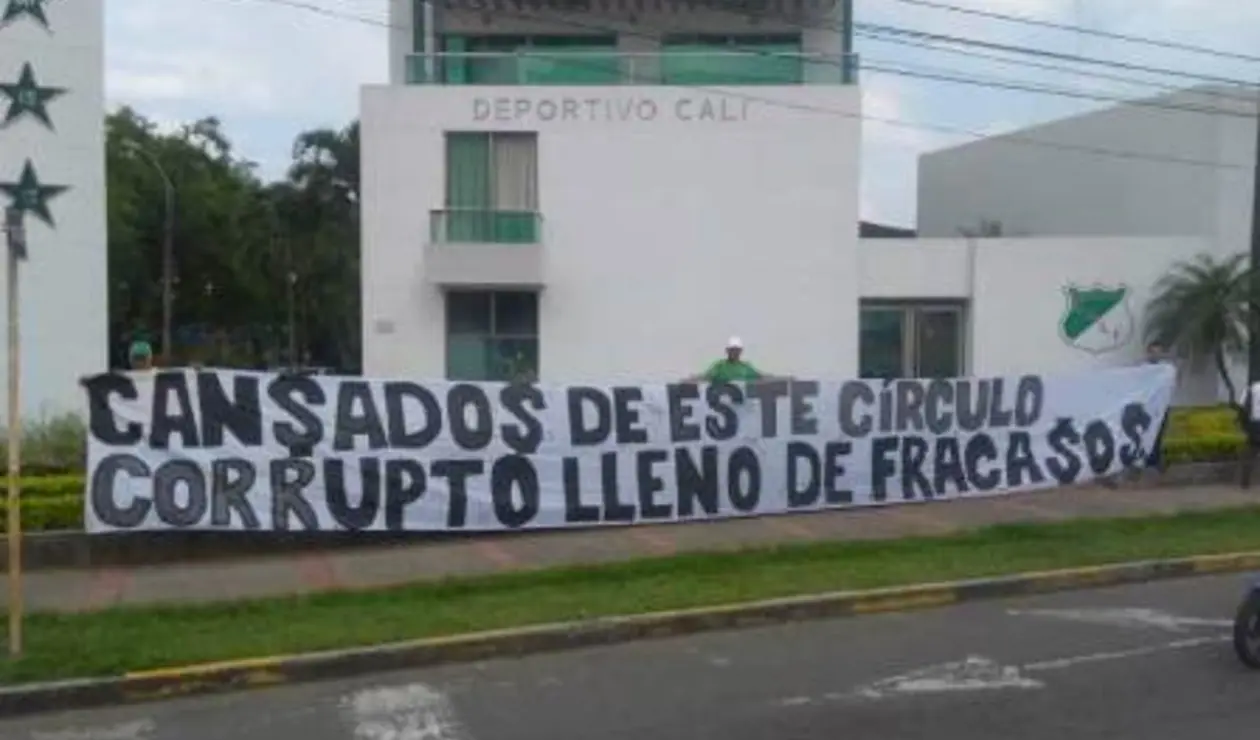 Al menos tres pancartas fueron exhibidas por los fanáticos azucareros