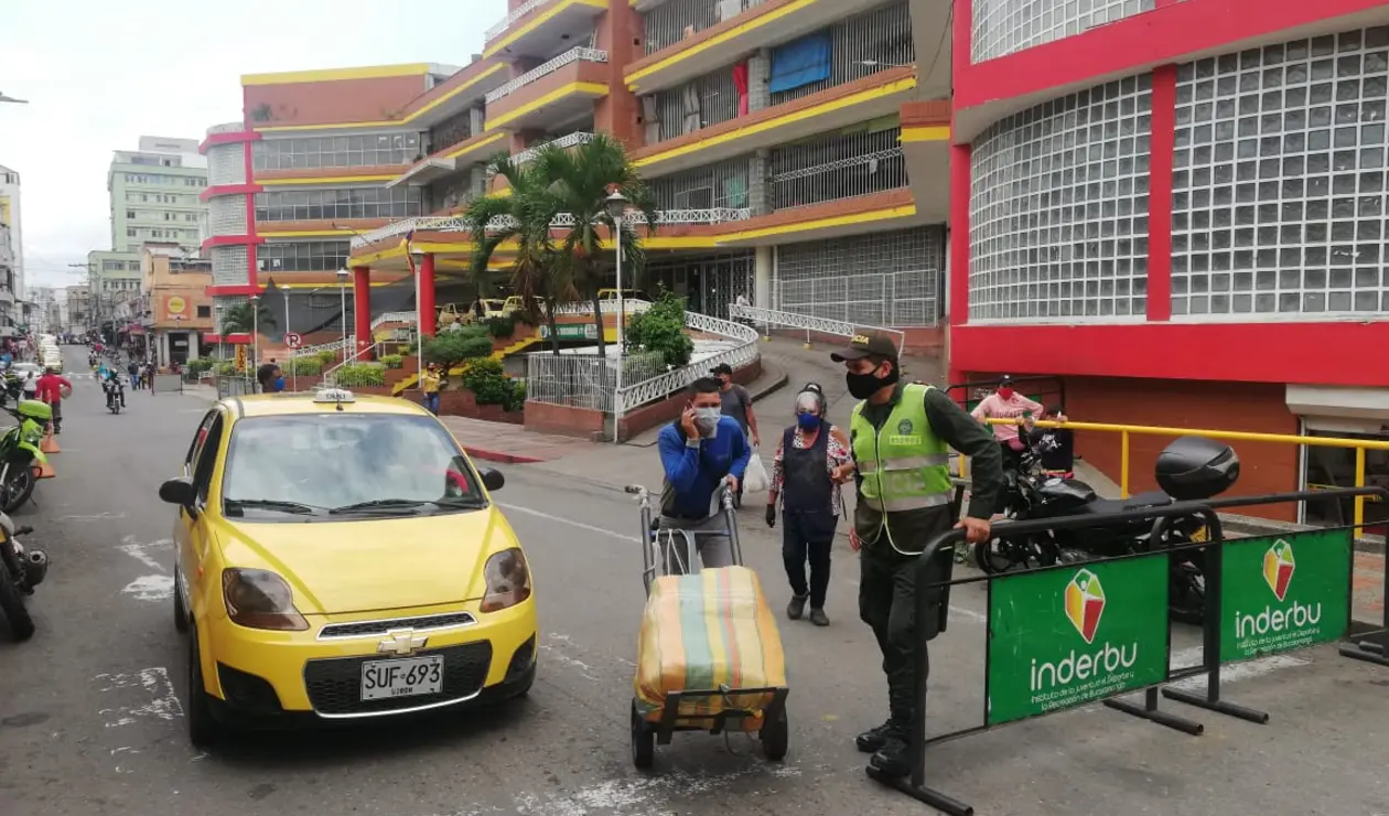 Toque de queda también 