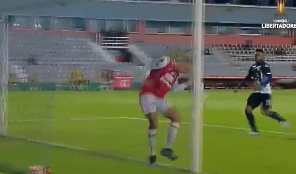 Jugador de Santa Fe salva a River