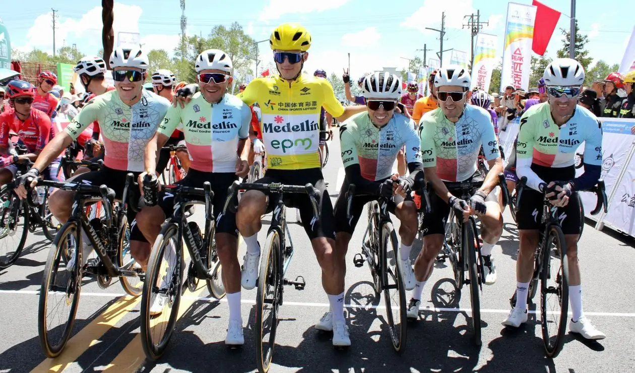 Team Medellín en el Tour of Qinghai Lake