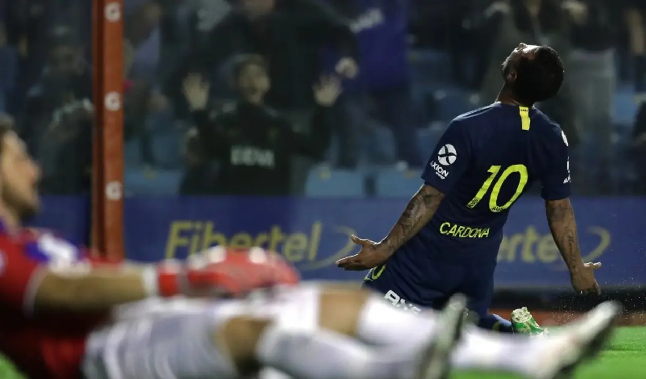 Edwin Cardona celebra el gol ante Tigres en la Superliga argentina