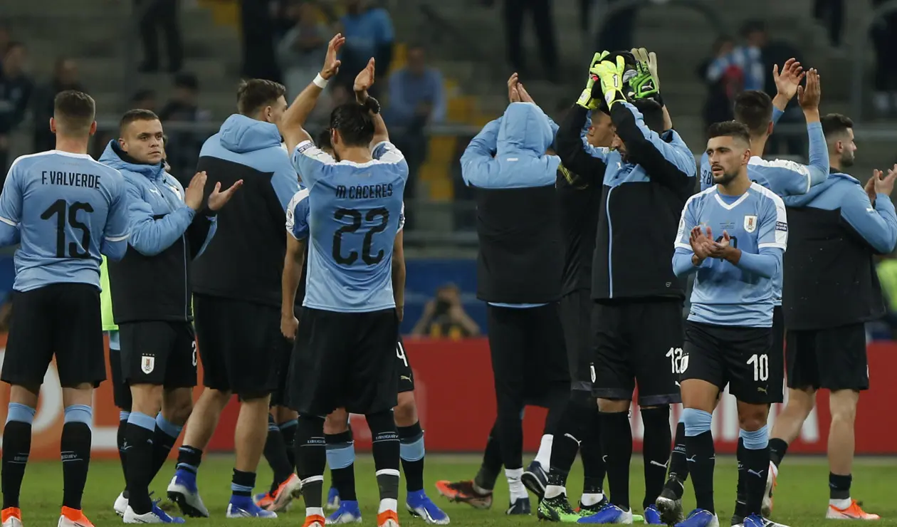 ¿Por qué Uruguay convocó 38 futbolistas si el límite son 26?