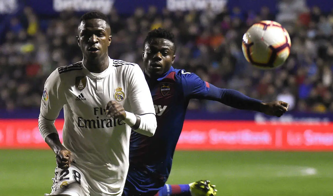 Vinicius abre la puerta a su salida del Real Madrid: crisis interna en la 'Casa Blanca'